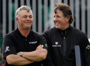 Mickelson seizes share of lead in Houston