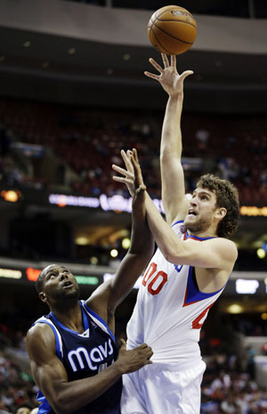 Philadelphia 76ers hold off Dallas Mavericks to win 100-98