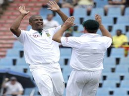 Vernon Philander wins top South African award Vernon Philander wins top South African award