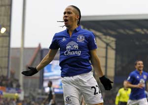 Neville hails Pienaar's impact at Everton