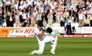 Kevin Pietersen a great example for youngsters, says England coach