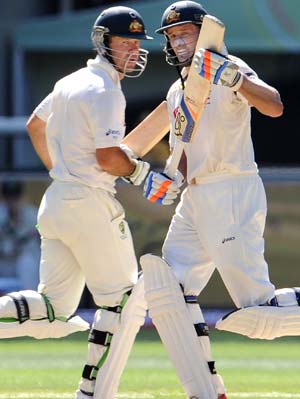 Hilfenhaus, Yadav shine on bowlers' day in Melbourne