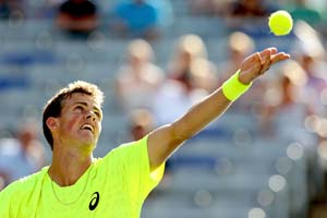 Vasek Pospisil downs Isner at Rogers Cup in Montreal