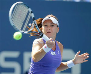 Agnieszka Radwanska, Ana Ivanovic cruise at US Open