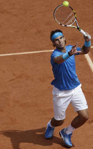 Nadal toys with Veic en route to fourth round