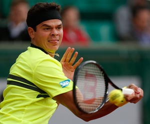 Raonic beats Llodra to reach 3rd round at French Open