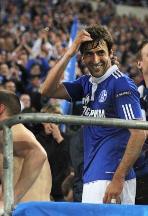 Raul donates 400th goal ball to German museum