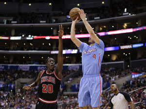 NBA: Jared Dudley, J.J. Redick lead Los Angeles Clippers' 121-82 rout of Chicago Bulls