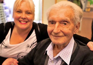 Englands oldest Test player Reg Simpson dies