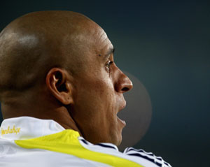 Anzhi's Roberto Carlos takes time out