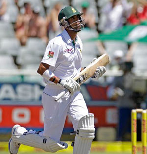 Pakistan vs South Africa: Adnan Akmal, Robin Peterson fined for on-field tussle