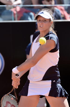 Laura Robson beats Venus, faces Serena next in Rome