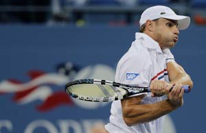 Andy Roddick beats Tomic, soaks in the US Open ambience