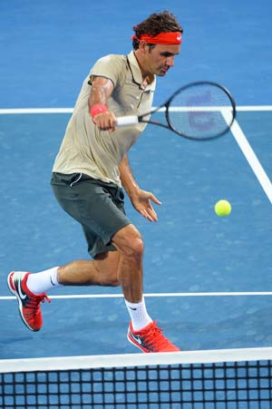 Roger Federer gives tennis masterclass, enters Brisbane semis