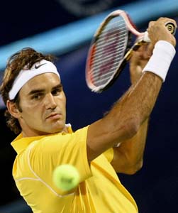 Federer into semifinals in Dubai