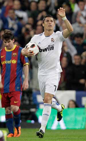 Ronaldo rescues Real Madrid but Barcelona sense title