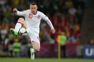 Roy Hodgson selects Wayne Rooney amid Manchester United rift, injuries