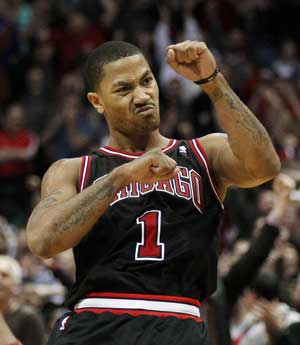 Rose's late jumper powers Bulls past Bucks 106-104
