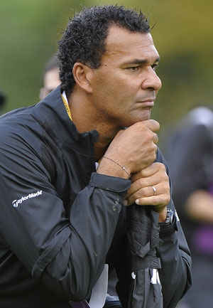 UEFA Euro 2012: Gullit opposes yellow cards for protesting racism