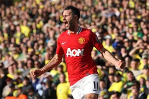 Neville feels Giggs can play into his 40s