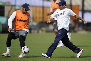 Relaxed Sachin unwinds with football