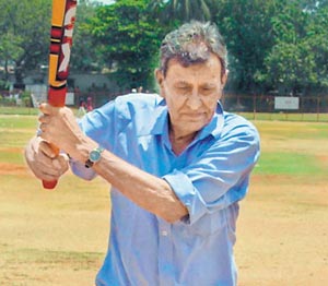 Durani tells Sachin to go for 400