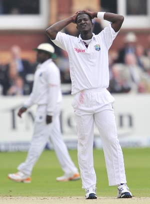 Darren Sammy should not be in the West Indies team, says Michael Holding