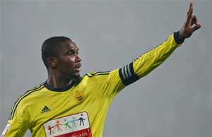 Samuel Eto'o joins Chelsea FC on one-year deal