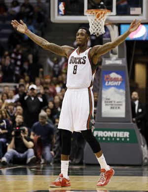 Sanders helps Bucks beat Lakers 113-103