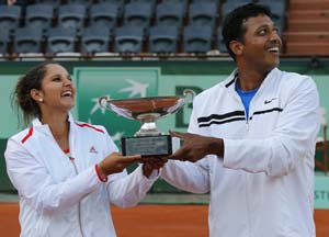 Sania Mirza, Mahesh Bhupathi win French Open mixed doubles title