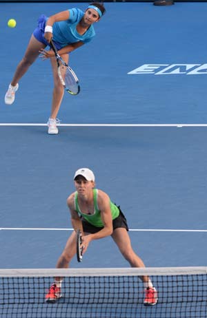 Sania Mirza, Leande Paes Lose as India's Campaign at Aegon International Ends