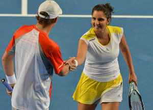 Sania mirza pulls out of Fed Cup due to hip strain