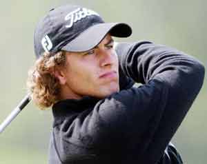 Scott shares WGC lead at wind-whipped Doral