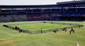 Bomb squad combs India-Pakistan match venue
