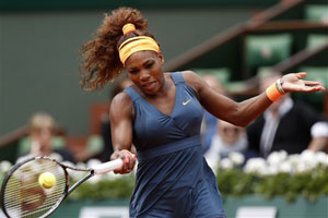 Serena Williams sweeps into WTA Championships semifinals