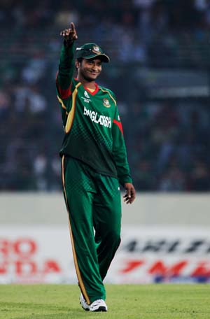 World T20: Brendon McCullum leads New Zealand's rout of Bangladesh