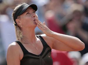 Sharapova celebrates top spot with room service