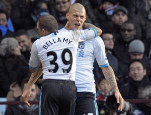 Liverpool too strong for dismal Aston Villa