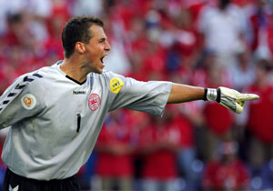 Injured Danish goalie Sorensen misses Euro 2012