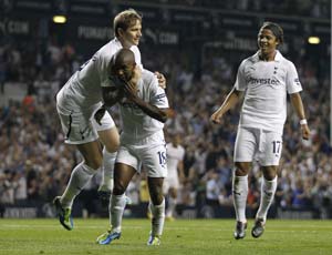 Tottenham survive Shamrock Europa League scare