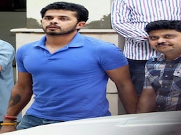 Spot-fixing: Sreesanth shopped clothes worth 1.9 lakhs, bought smartphone for girlfriend, say police Spot-fixing: Sreesanth shopped clothes worth 1.9 lakhs, bought smartphone for girlfriend, say police