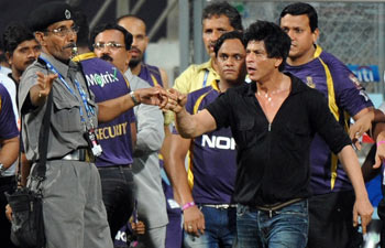 Amid Wankhede Stadium ban controversy, Shah Rukh Khan meets Knight Riders