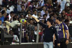 Shah Rukh Khan to cheer for Royal Challengers Bangalore!