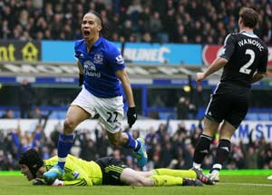 Everton bring Chelsea down 2-0