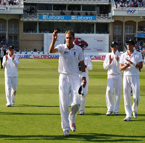The Ashes: Stuart Broad bowls England to victory by 74 runs and they win the series 3-0