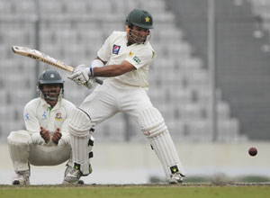 Day 3: Taufeeq's ton hurts Bangladesh