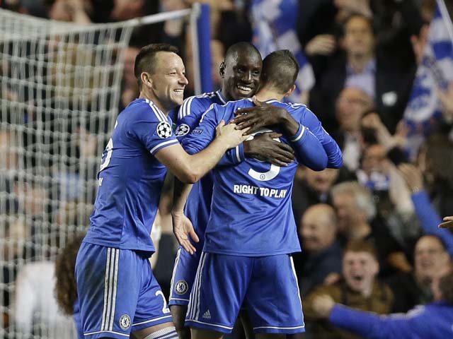 Chelsea F.C. skipper John Terry says pressure on Liverpool F.C. and Manchester City now