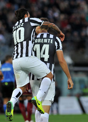Serie A: Fernando Llorente, Carlos Tevez send Juventus top