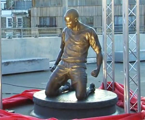 Henry stunned by Arsenal statue tribute