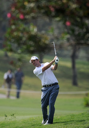Thomas Aiken leads Avantha Masters after birdie blitz